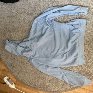 Hoodie - Kommer ej till användning. Fin och skön!