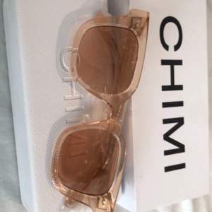 Brand new Chimi Ecru. Retail price 1250kr