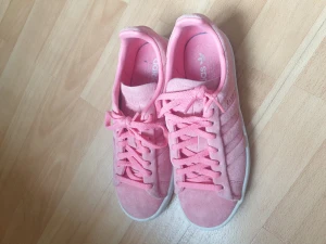 Adidas skor strl 36,5 - Aldrig använda