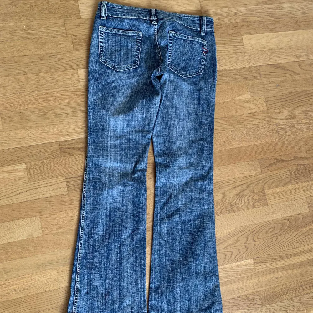 As snygga jeans, som tyvärr inte passar mig💞. Jeans & Byxor.