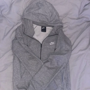 Nike fleece🤍 - En snygg Nike fleece jag inte använder men har super skönt material🫶🏼