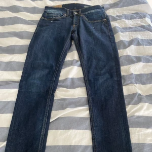 Dondup jeans - Säljer nu mina dondup jeans då dem int kommer till användning, knappt använda och väldigt fint skick. Storlek 30 Skick 10/10 Pris 600 Priset kan diskuteras vid snabb affär 
