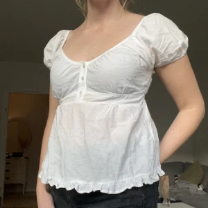Vit blus - Vit blus från H&M! Sparsamt använd. 