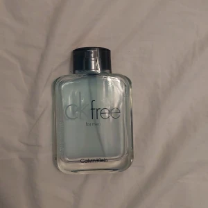 Fräsch ck free parfym för men - Fräsch ck free parfym cirka 70 ml kvar pris kan diskuteras 