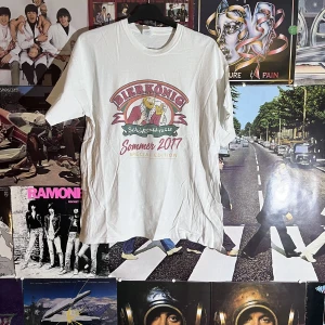 Vintage tröja - Tröja med roligt tryck på:) finns det nått mer o säga:) dm vid frågor 