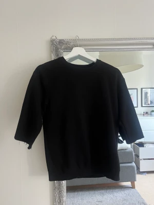 Trekvarts tröja  - Super fin Trekvarts ärmar tröja som inte kommer till användning. Inga defekter eller liknande☺️