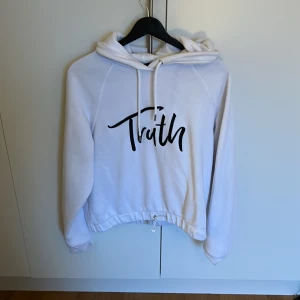 Hoodie - Hoodie från new yorker i storlek L. Några få noppror men inget som syns annars inga defekter.