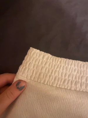 Kjol - Jätte fin vit kjol, sällan använd