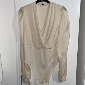 Body - Aprikosfärgad body från shein strl XL