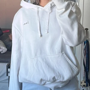Hoodie  - Säljer denna då den är för stor och inte används 