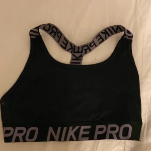 Nike PRO sportbh strl xs - Nike pro sportbh i strl xs. Använd två gånger pga felköp. 