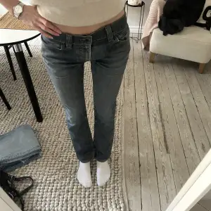 Så snygga mörkare levis jeans i storlek 36 och längd 34 
