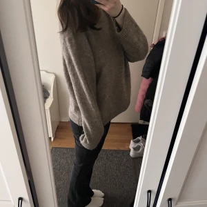 stickad tröja - så fin stickad tröja som inte kommer till använding längre 🫶 pris kan diskuteras 