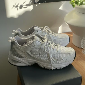 Newbalance - Splitternya new balance 530 säljer pågrund av fel storlek… 