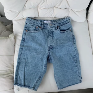 Denimshorts - Blåa Denimshorts från Ellos i storlek 38!✨ I väldigt gott skick. Säljer för 150kr💘