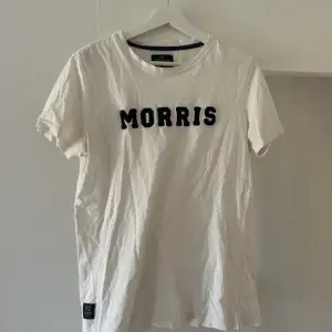 Morris t-shirt i bra skick. Storlek:Medium