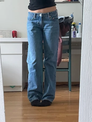 Lågmidjade jeans - Fina low rise jeans knappt använda, ingen skada
