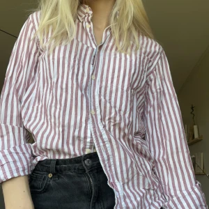 Skjorta  - Randig skjorta från H&M i regular fit