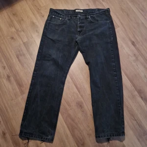Jeans - Svart/gråa jeans