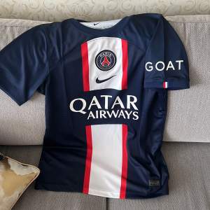 Psg tröja, helt ny för liten storlek för mig ( S )