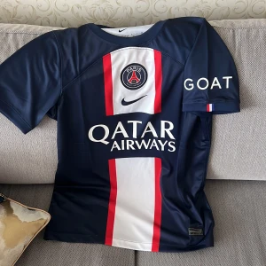 PSG 2023  - Psg tröja, helt ny för liten storlek för mig ( S )