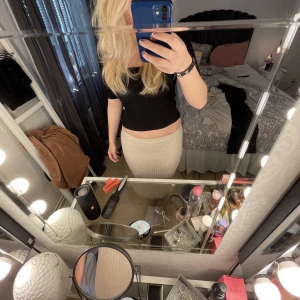 Zara kjol - Säljer denna långkjol från zara då jag råkade köpa 2