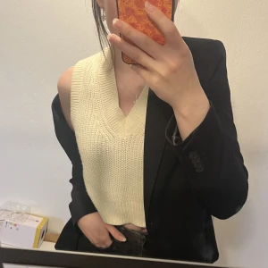 Stickad väst  - Vit stickad väst från hm