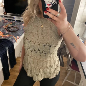 Topp - Kan skickas mot frakt eller mötas upp i Falun.🥰(har linnet bak och fram på bilderna)