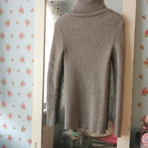 Grå turtleneck - Tight grå turtleneck i storlek S från Shein