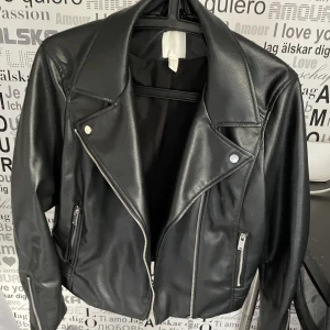 Skinnjacka  - Jättefin skinnjacka. Nyskick. 