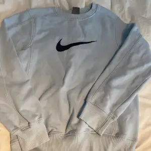 Sweatshirt från Nike. Storlek S. Nypris 1200kr. Säljer för 499kr