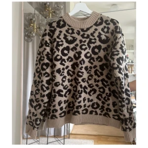 Stickad tröja NA-KD - Stickad tröja från NA-KD, sparsamt använd.