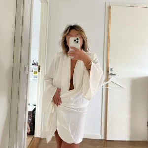 Sidenmorgonrock - Snygg sidenmorgonrock, aldrig använda och lapparna finns kvar!