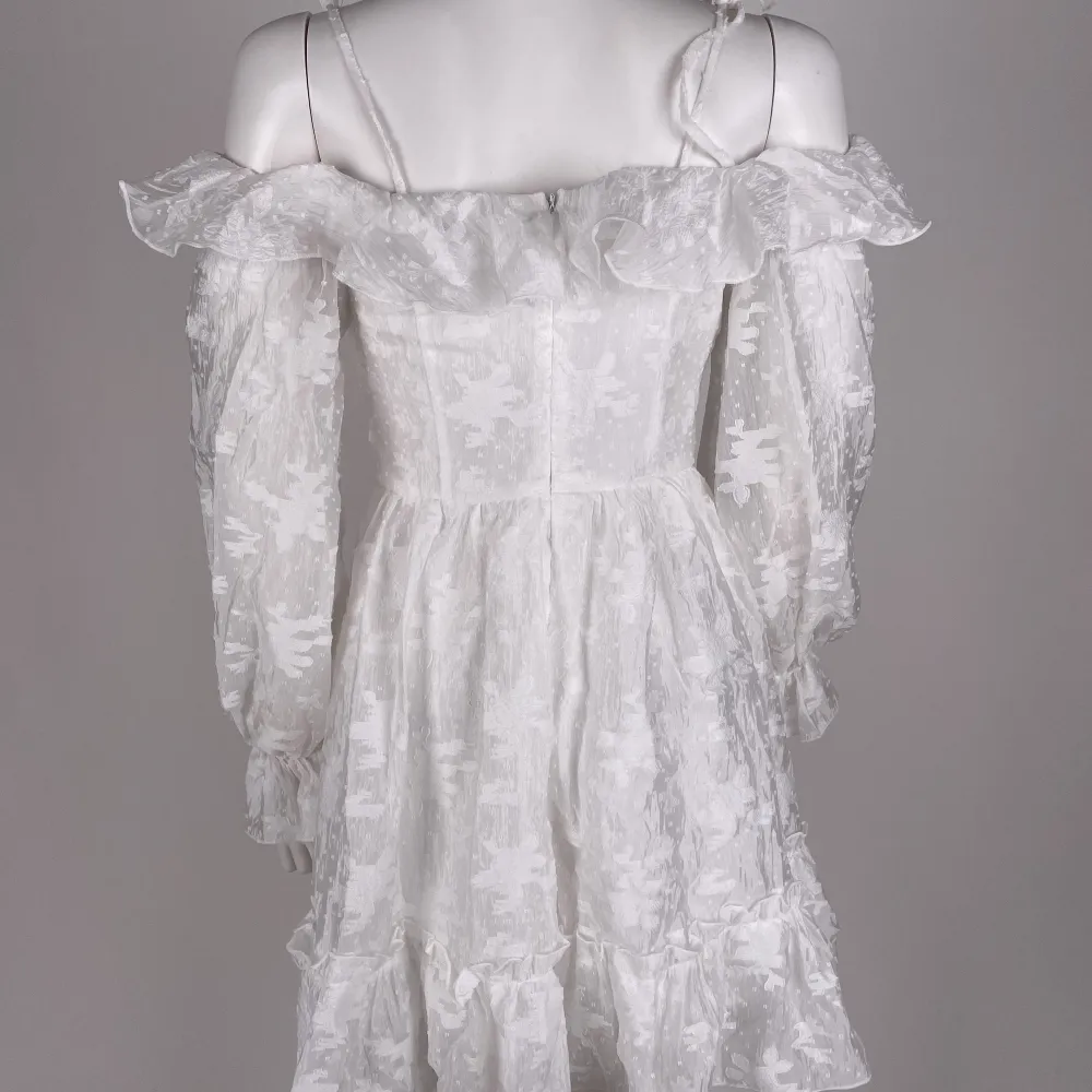 Superfin vit klänning från SHEIN. Aldrig använd. Storlek S/36.. Klänningar.