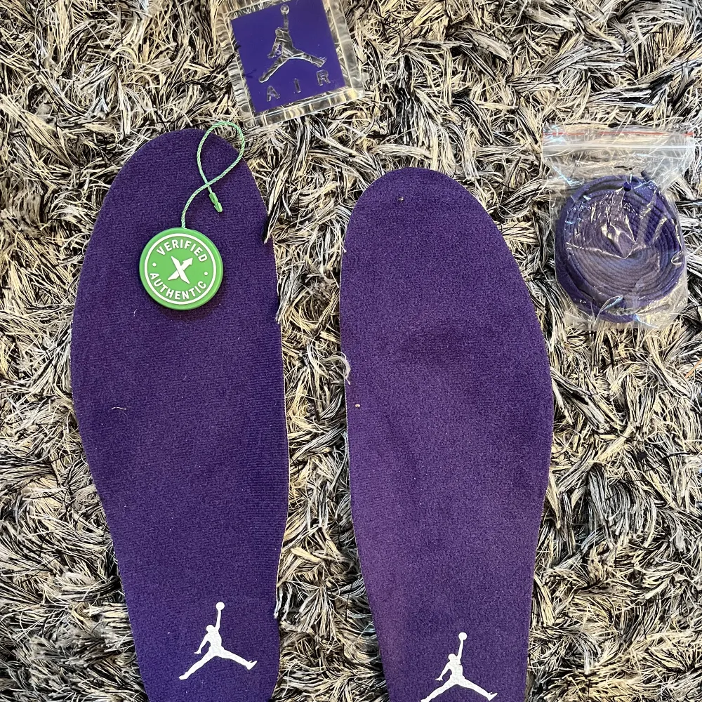 Jordan 4 metallic purple i storlek 45. Reps, skönaste rapsen jag testat och använt.. Skor.