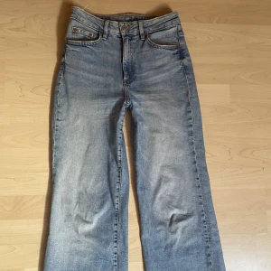 Wide leg byxor  - Fina Wide leg byxor ej använda mycket.  Passar någon mellan <150-165cm ^^