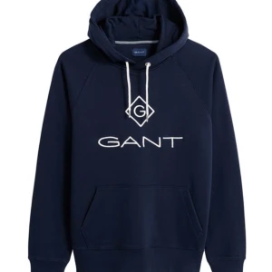 Gant hoodie - Säljer denna gant hoodie storlek L i färgen mörkblå. Hoodien har en fläck på den högra underarmen. Säljer den då den inte längre används👍pris går att diskuteras