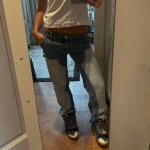 Skit coola Filippa K jeans - Jätte unika lowwaisted baggy jeans från filippa k Jag är 176 och bär 34,36 i jeans orginalpris 2600kr