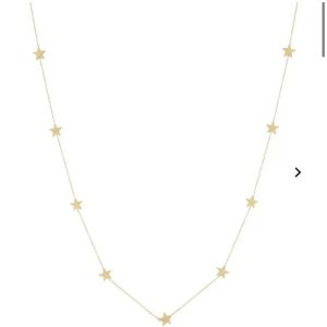 Edblad halsband - Säljer denna stjärn halsband från Edblad pågrund att jag inte riktigt gillar guld så den har inte kommit till användning!!❤️kostar egentligen 399 men säljer för 250kr❤️ 