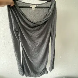 så himla snygg klänning från DKNY som tyvärr är för kort för mig😭😭bara att höra av dig om du har frågor ⭐️💅🏼