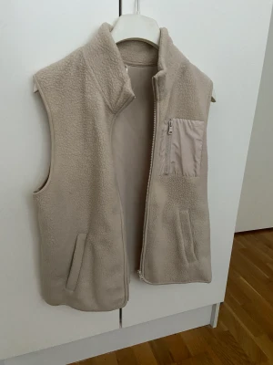 Teddyväst - Biege teddyväst🤎passar s/m
