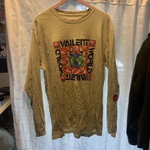 Grön långärmad - Välanvänd men har ej någon fläck eller liknande