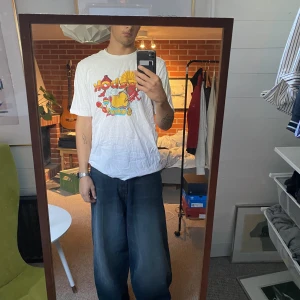 Reebok T-shirt  - Graphic t shirt från Reebok. Kommer ej till användning därför säljer jag den. Fläckfri och inga skador