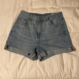 Shorts  - Shorts från HM i fint skick. Tryck gärna på köp nu och använd plicks frakttjänst 