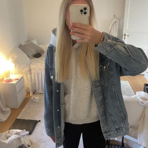 Jeansjacaka - Oversized jeansjacka från H&M