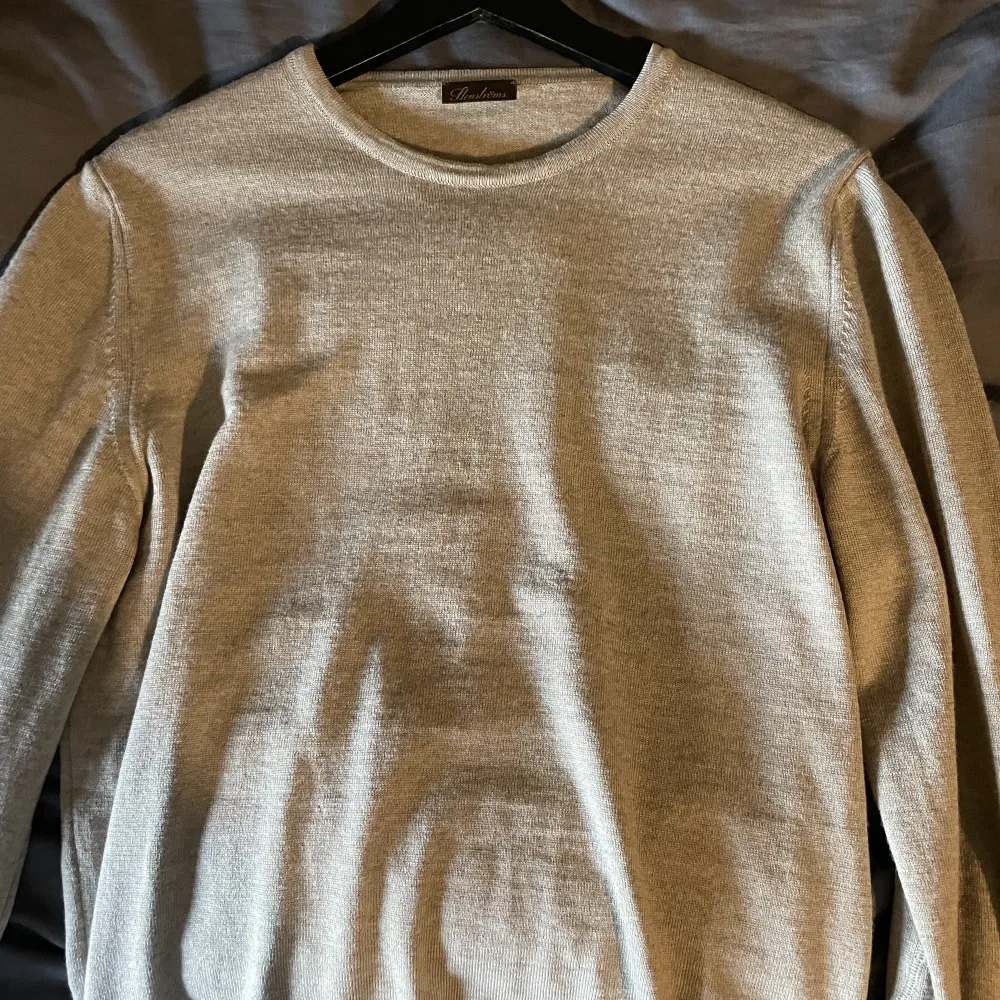Säljer min stenströms tröja för att den har blivit för liten. Den är i väldigt bra skick och knappt använd, pris kan diskuteras vid snabb affär!. Stickat.