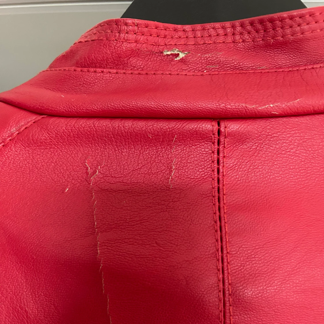 Röd skinnjacka  - 91