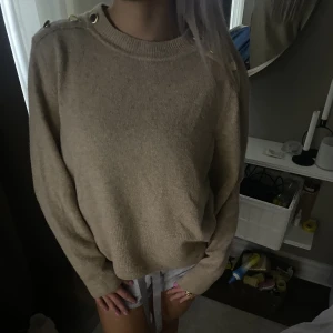 Stickad tröja  - Stickad tröja i bra skick💓