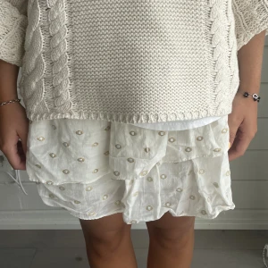 Zara kjol  - Så söt kjol från Zara som är i sparsamt skick!!