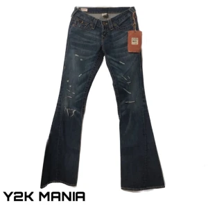 Helt nya bootcut True Religion jeans - Helt nya aldrig använda True Religion jeans, midjemått 39cm, innerbenslängd 103cm
